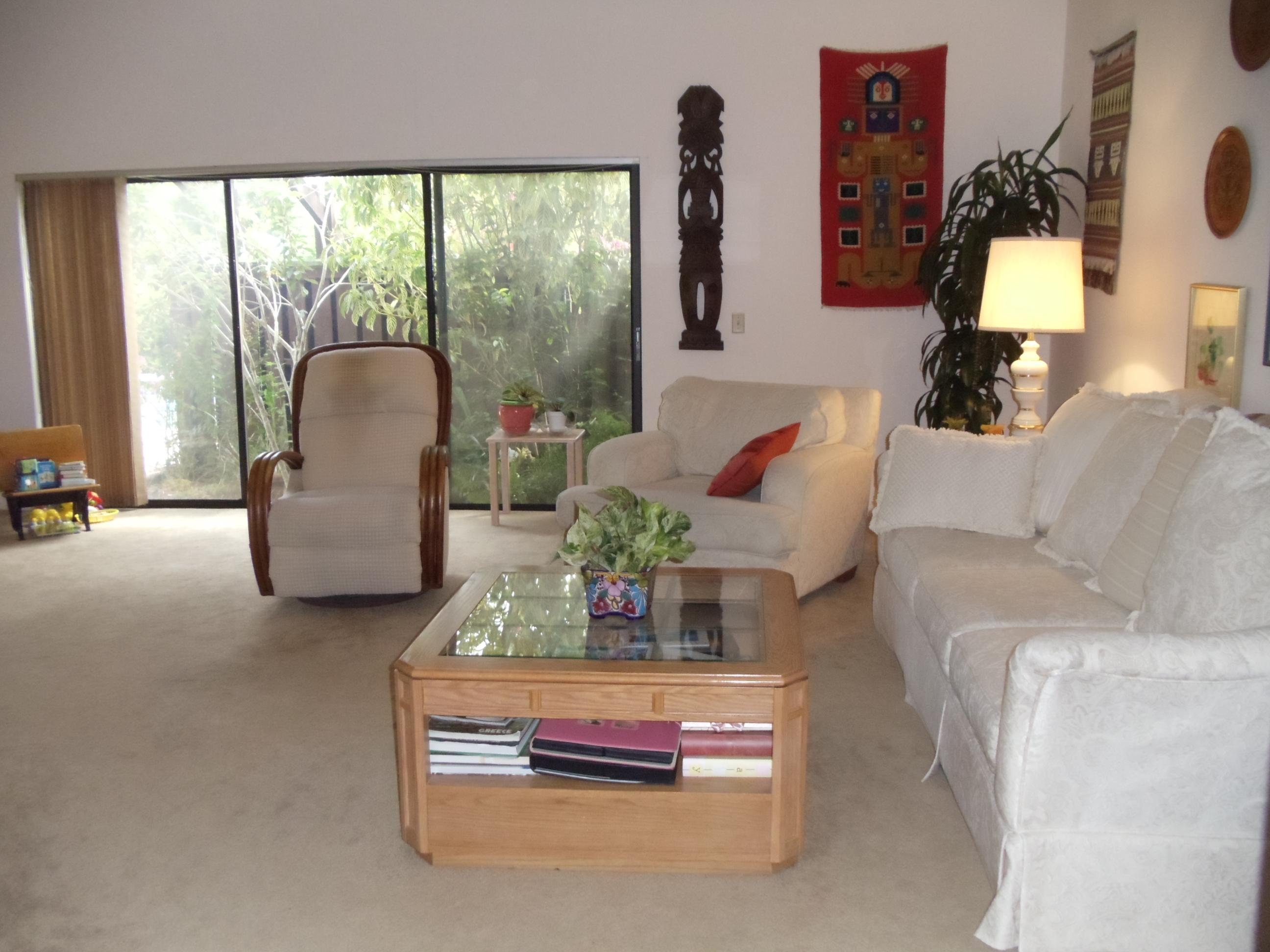 512 Old Country Road South Wellington, FL 33414 - Photo 16 of 28 Living room