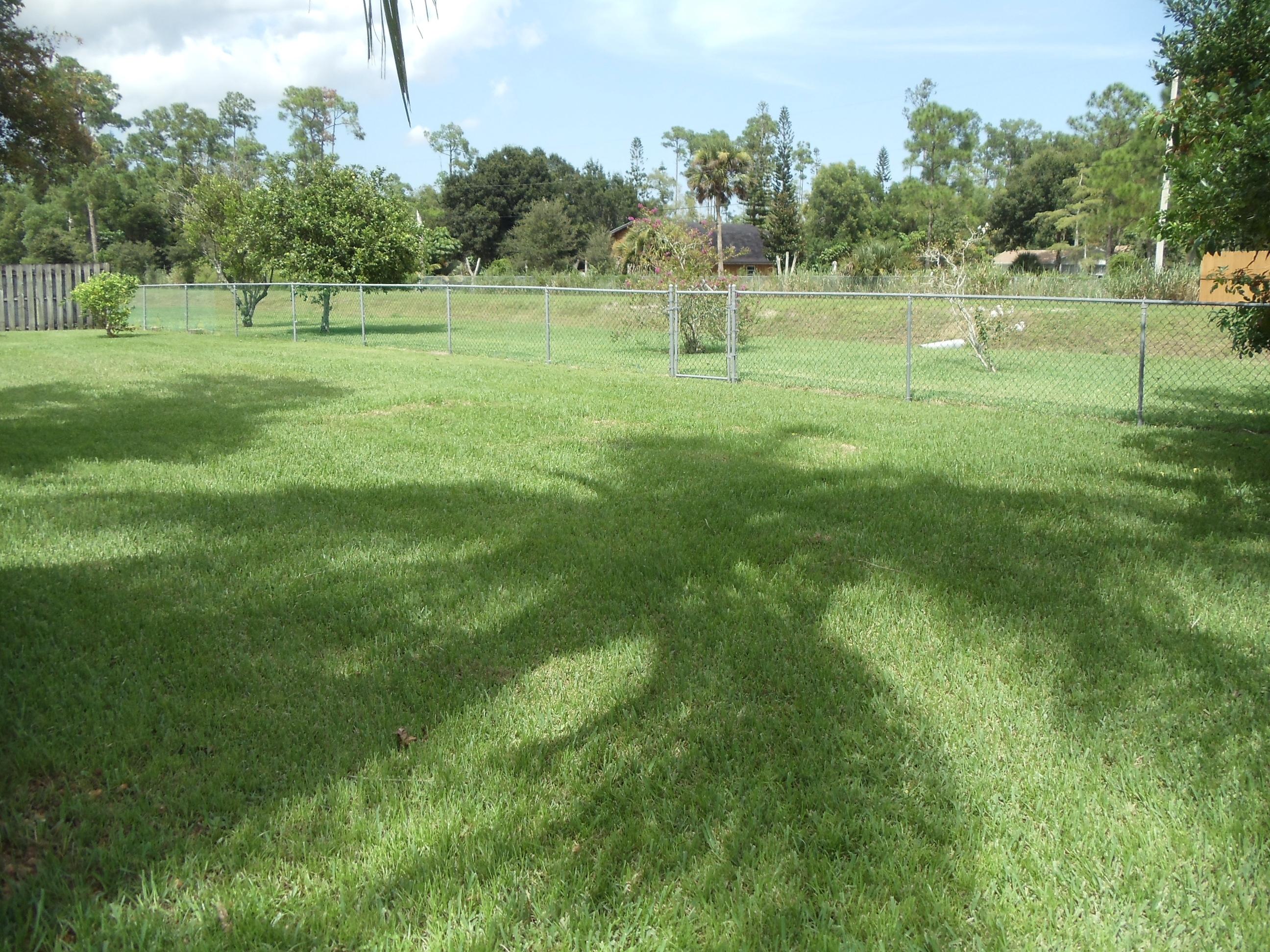 512 Old Country Road South Wellington, FL 33414 - Photo 27 of 28 Big Backyard