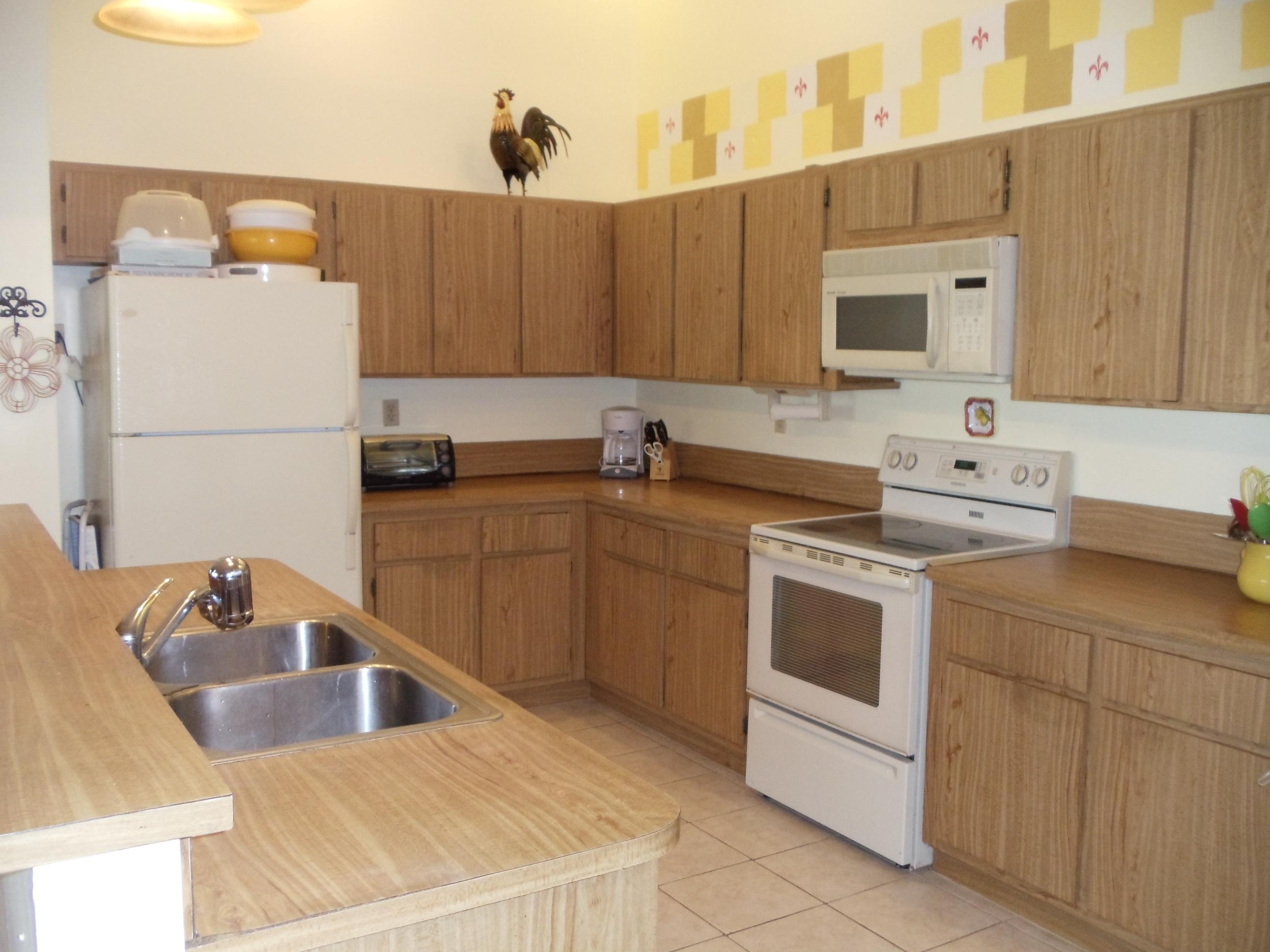 512 Old Country Road South Wellington, FL 33414 - Photo 4 of 28 Kitchen