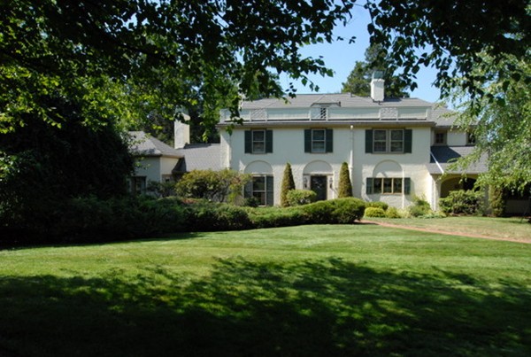 25 Somerset Road Lexington, MA 02420 - Photo 1 of 9 a front view of a house with a garden