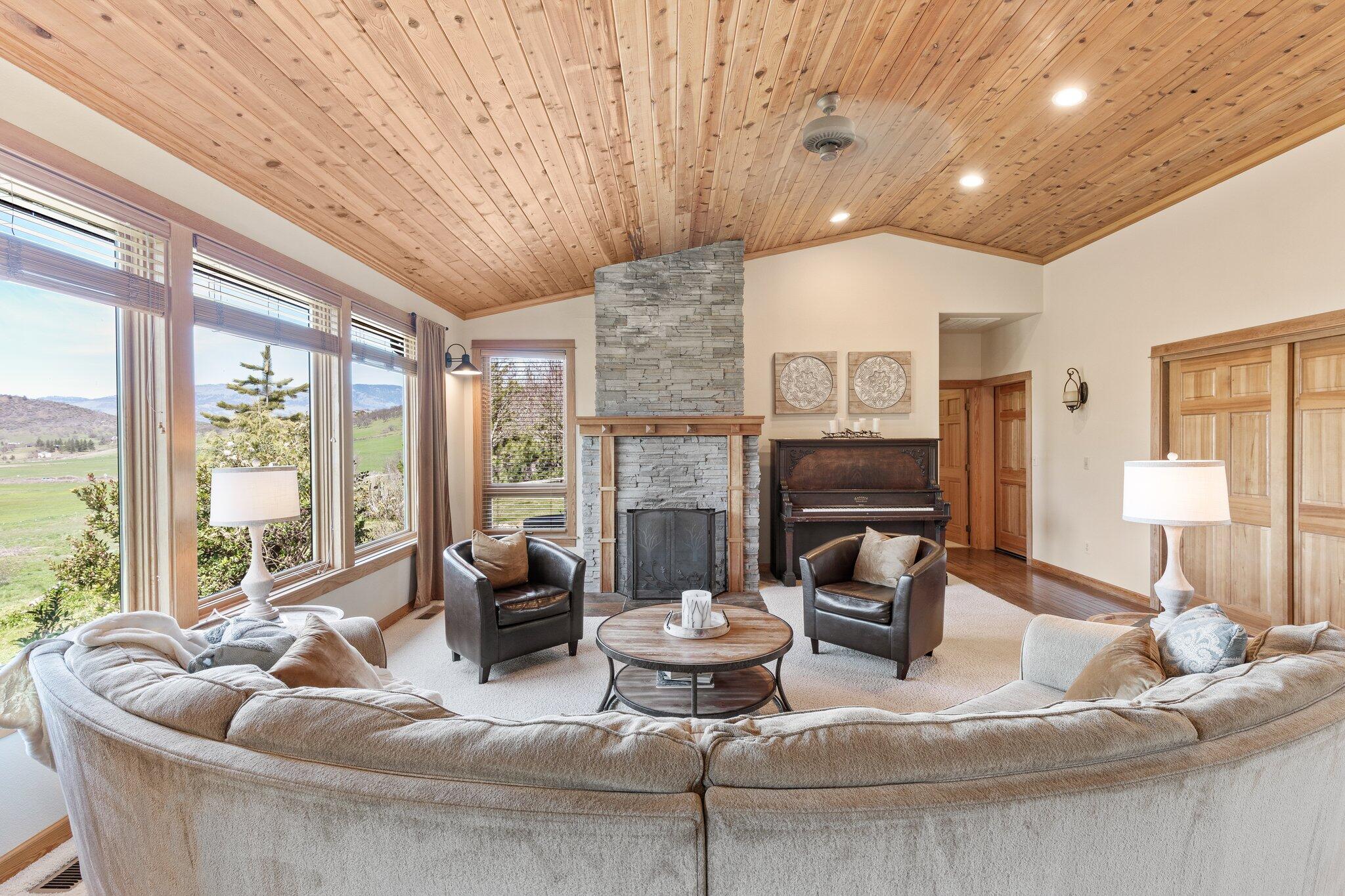 170 Emigrant Lake Road Ashland, OR 97520 - Photo 10 of 86 13-web-or-mls-IMGL4387