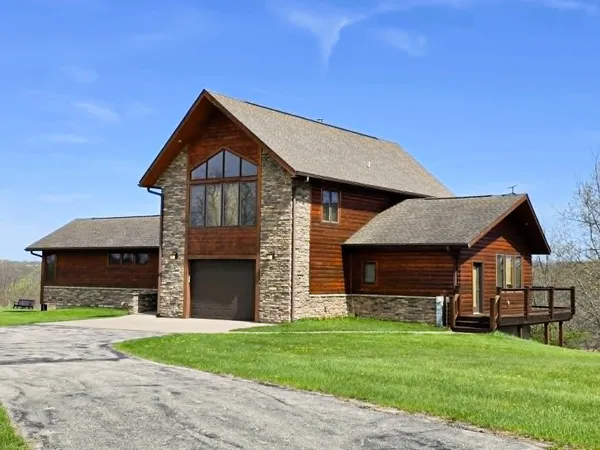 $695,000 | 29001 Skyview Lane, Wauzeka, WI 53826