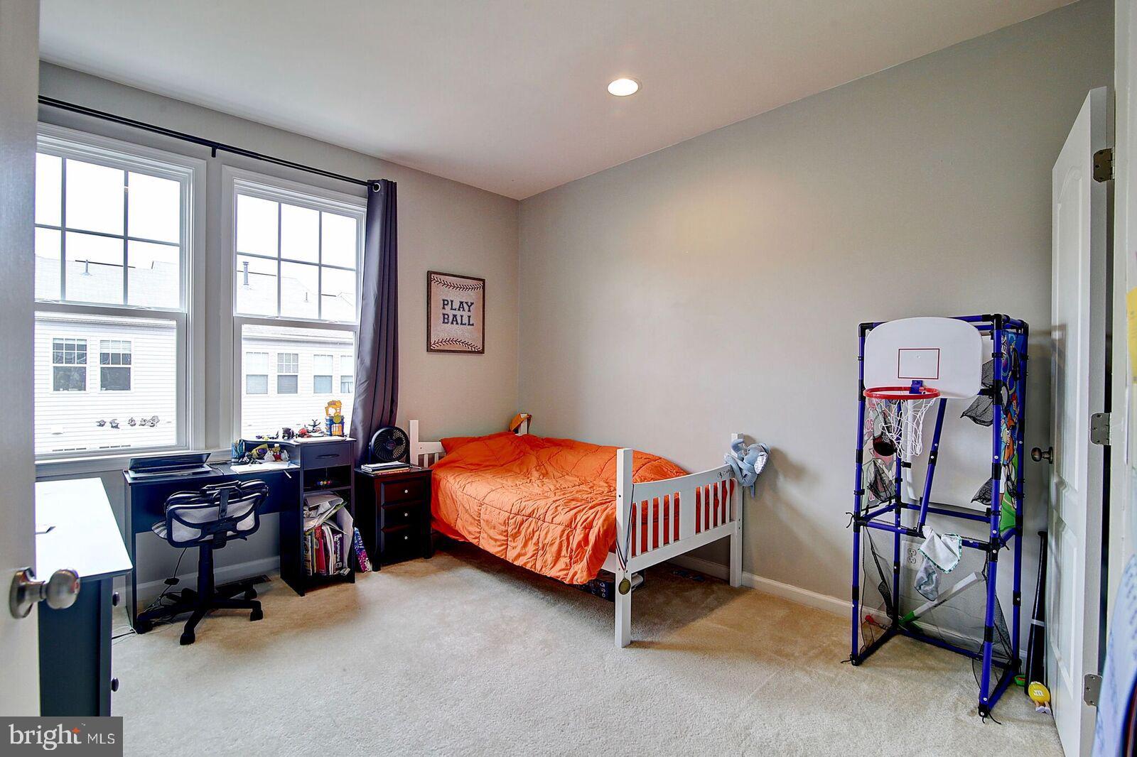 42318 Benfold Square Brambleton, VA 20148 - Photo 14 of 18 3rd Bedroom