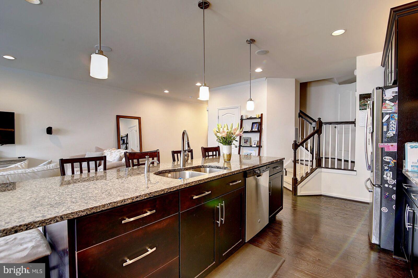 42318 Benfold Square Brambleton, VA 20148 - Photo 3 of 18 Kitchen - Granite Countertops