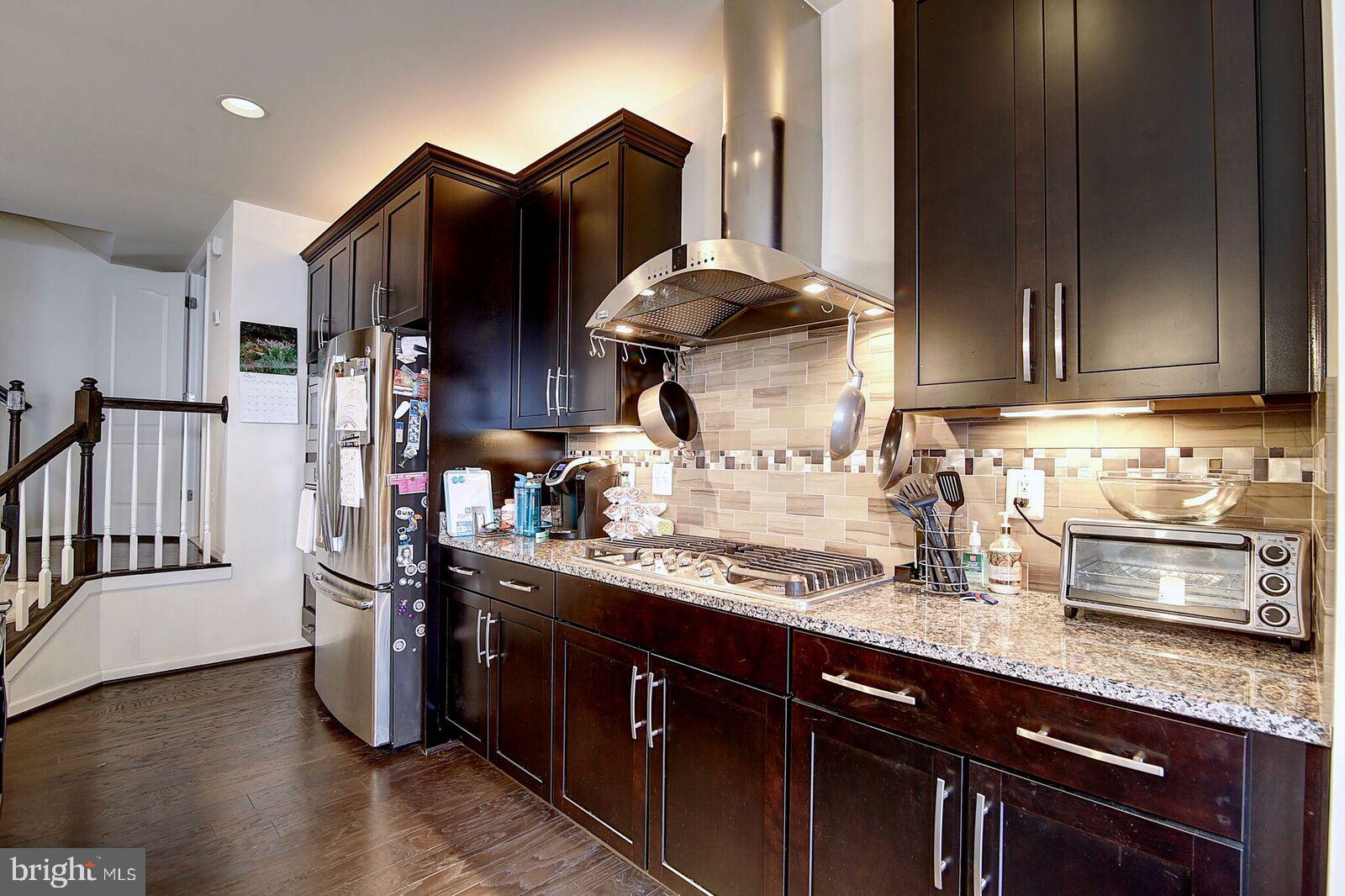 42318 Benfold Square Brambleton, VA 20148 - Photo 5 of 18 Kitchen - Cooktop