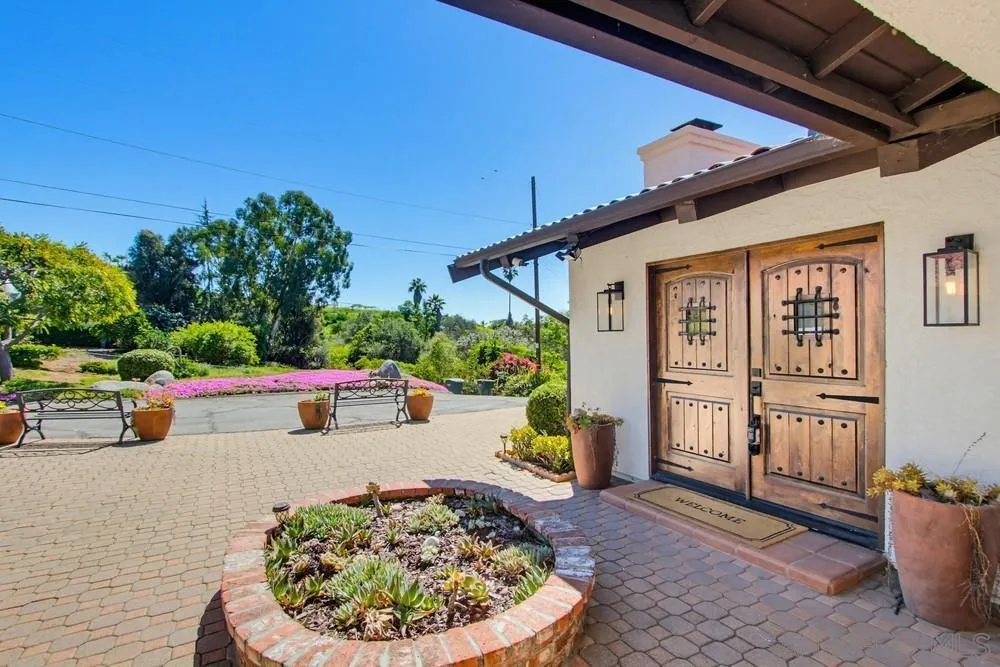 2024 Grandview Road Vista, CA 92084 - Photo 6 of 67