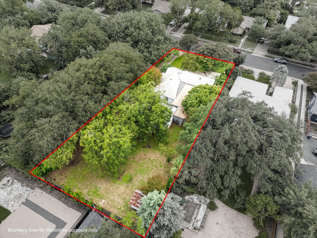 1206 Ruth Avenue Austin, TX 78757 - Photo 11 of 21 a view of a yard with plants