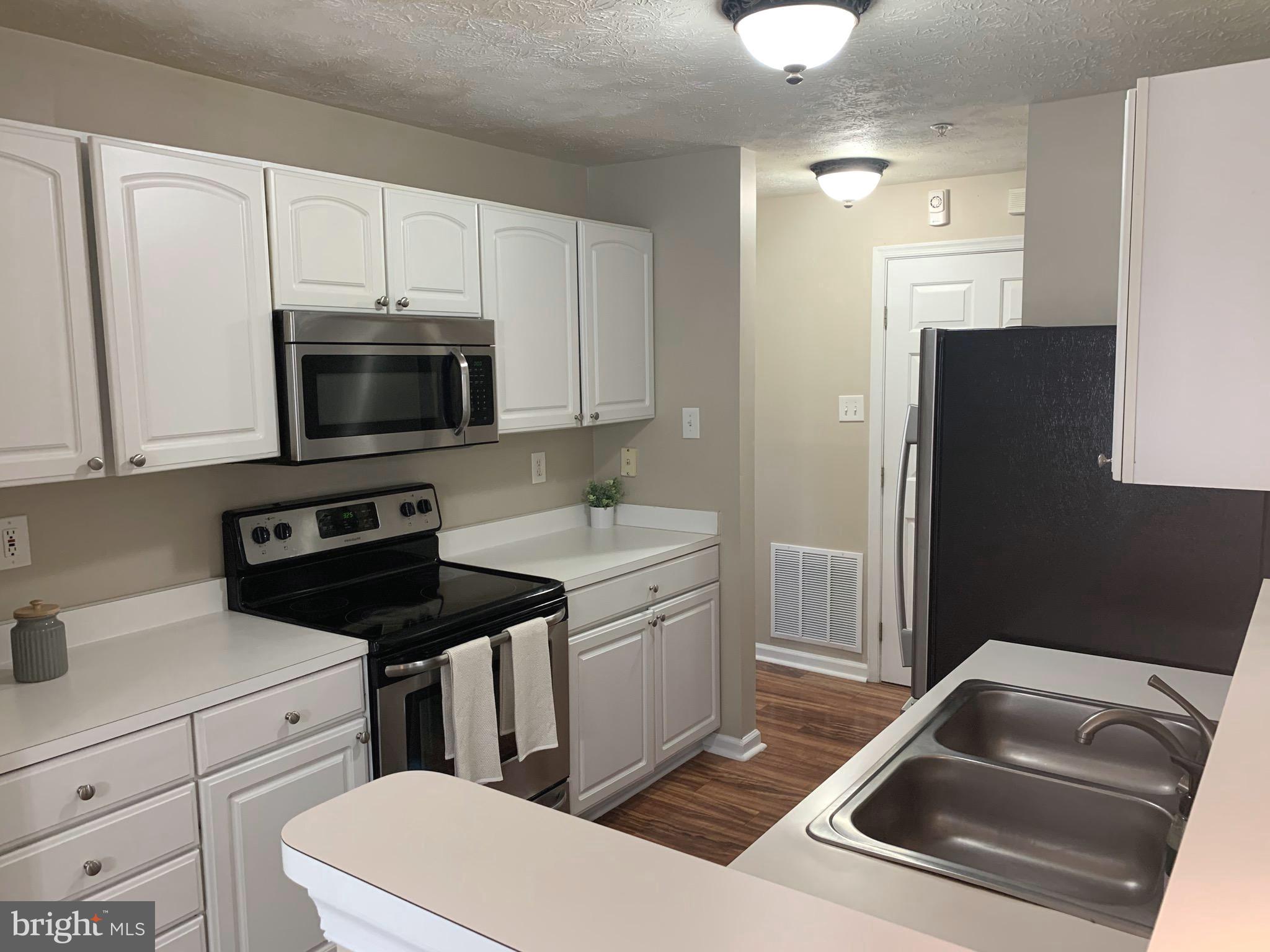 7907 Valley Manor Road, Unit 103 Owings Mills, MD 21117 - Photo 10 of 32 Kitchen