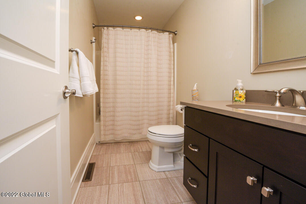 11 Abbey Road Bethlehem, NY 12054 - Photo 20 of 29 PFR_1146