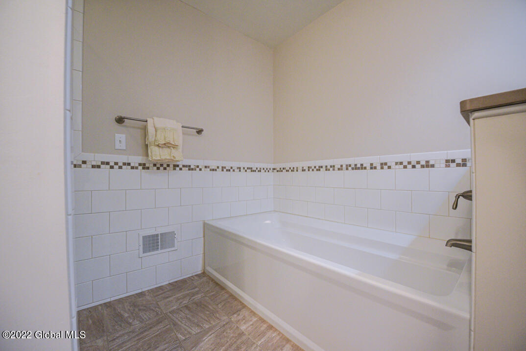 11 Abbey Road Bethlehem, NY 12054 - Photo 26 of 29 PFR_1179