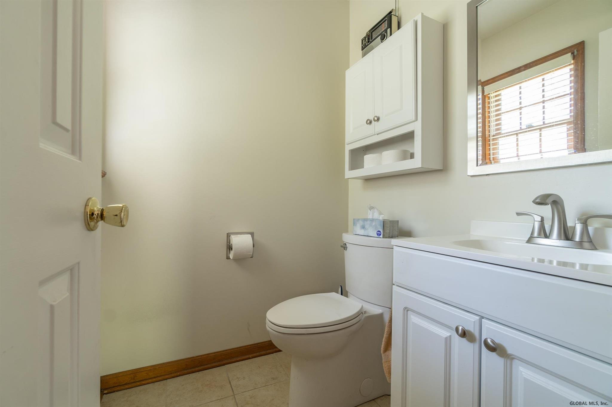 849 Warner Road Niskayuna, NY 12309 - Photo 17 of 33 Photo 17