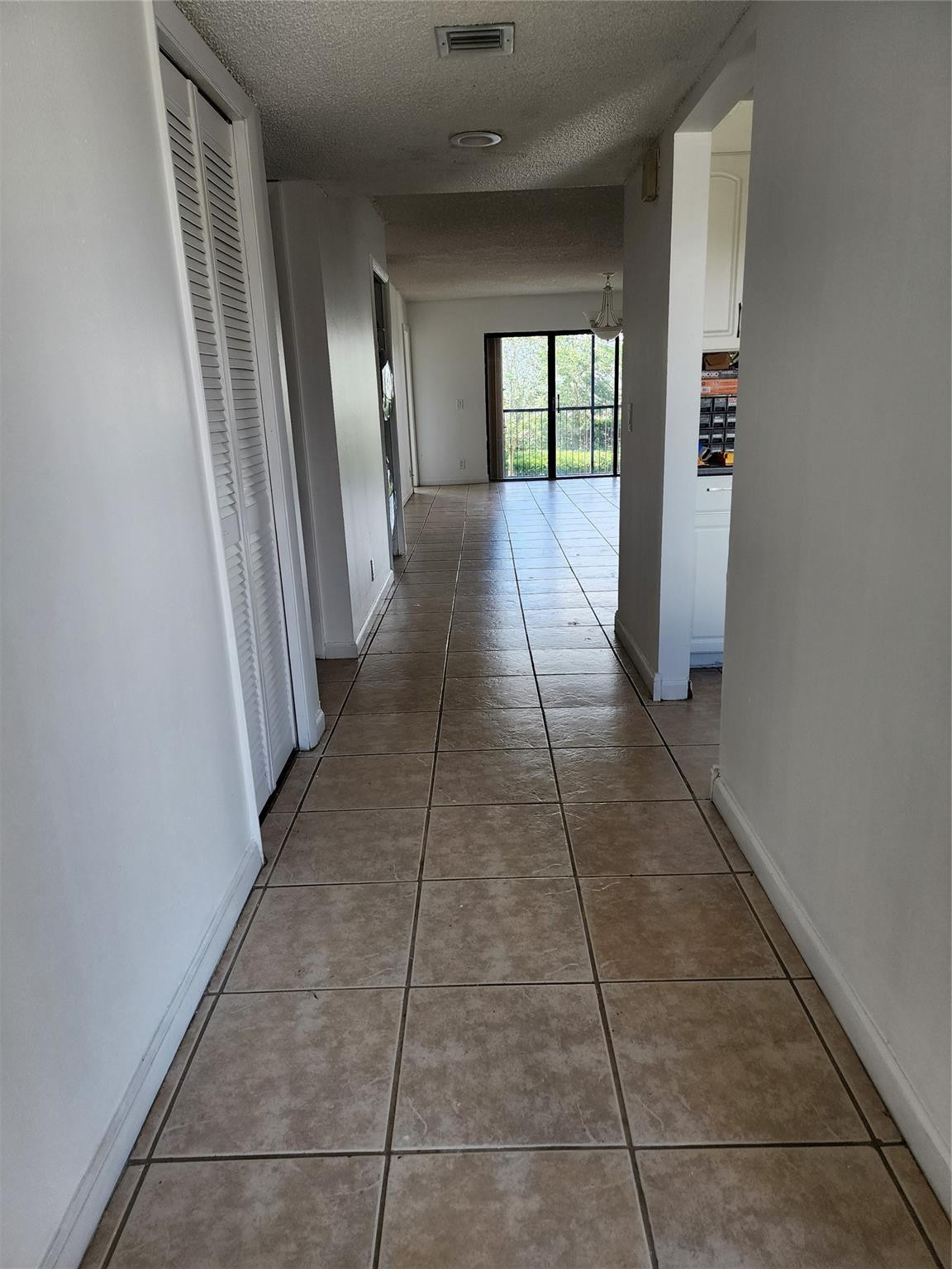 390 Racquet Club Road, Unit 204 Weston, FL 33326 - Photo 3 of 9 Photo 3