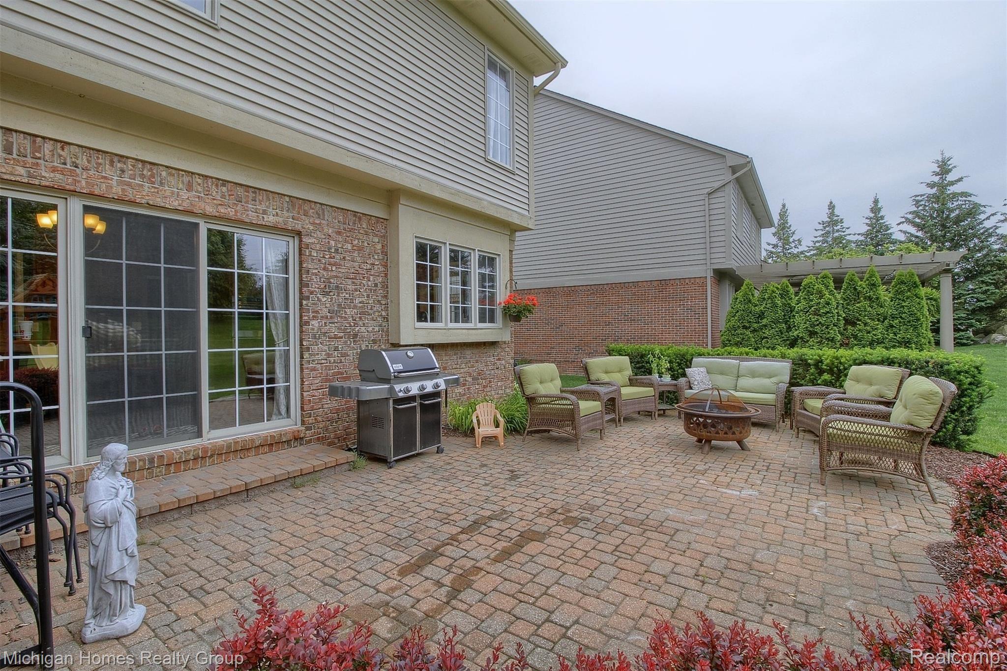 1206 Welland Drive Rochester, MI 48306 - Photo 35 of 38 35-Patio 2nd View.jpg
