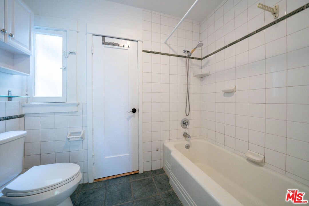729 9th Street, Unit FRONTHOUSE Santa Monica, CA 90402 - Photo 11 of 12