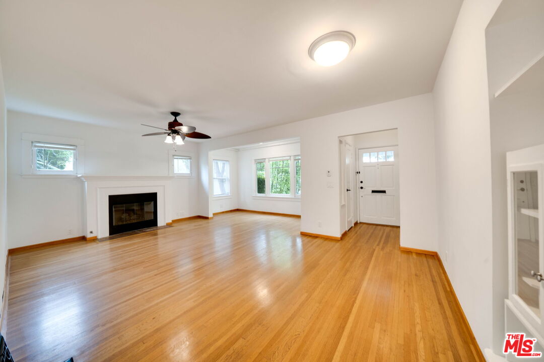 729 9th Street, Unit FRONTHOUSE Santa Monica, CA 90402 - Photo 2 of 12