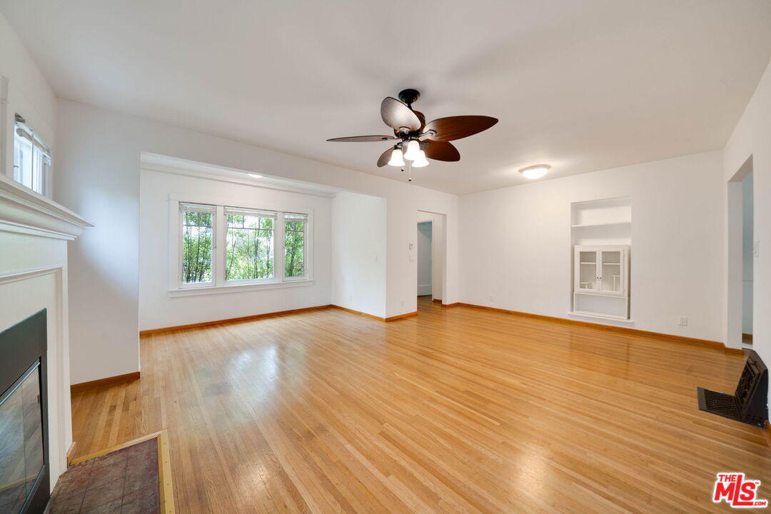 729 9th Street, Unit FRONTHOUSE Santa Monica, CA 90402 - Photo 3 of 12