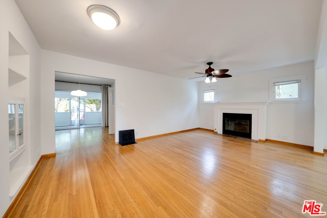 729 9th Street, Unit FRONTHOUSE Santa Monica, CA 90402 - Photo 4 of 12