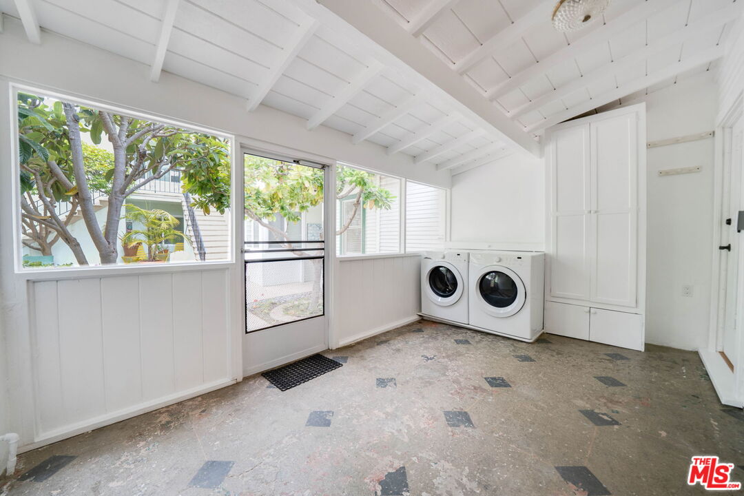 729 9th Street, Unit FRONTHOUSE Santa Monica, CA 90402 - Photo 7 of 12