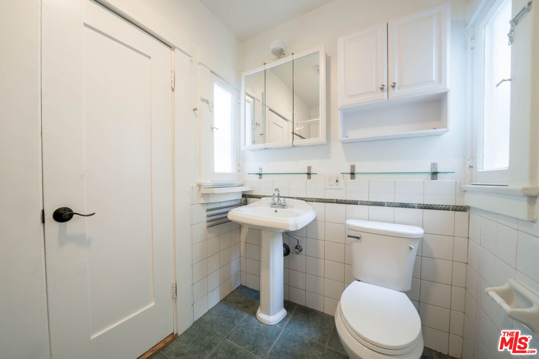 729 9th Street, Unit FRONTHOUSE Santa Monica, CA 90402 - Photo 10 of 12