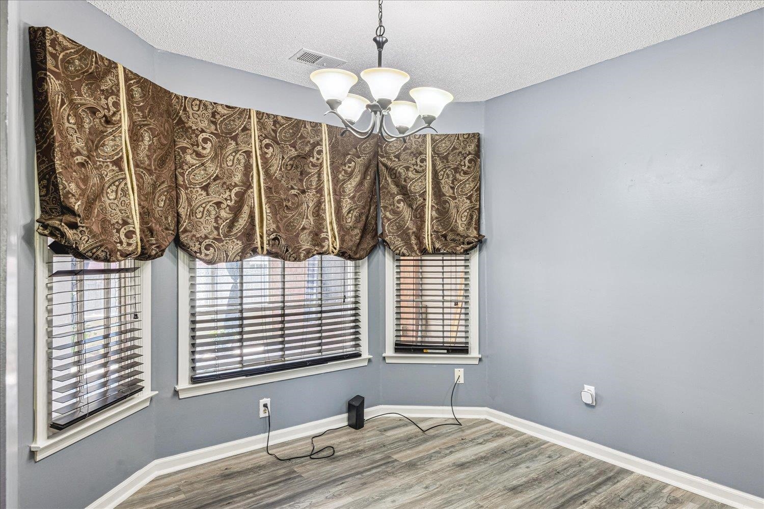 5128 Overview Ridge Memphis, TN 38141 - Photo 8 of 28 Bay window alcove with wood-finish flooring