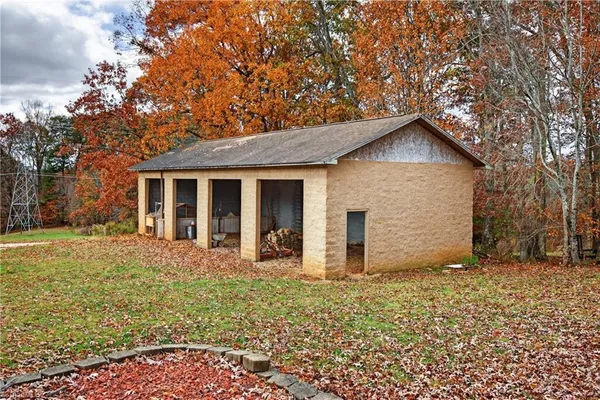 $598,000 | 950 Dodson Mill Road, Pilot Mountain, NC 27041