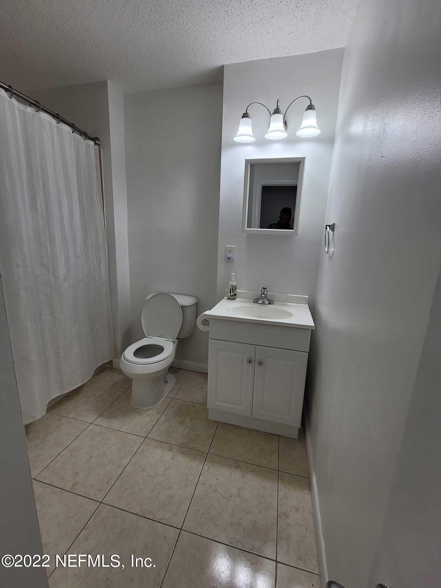 7371 Wheat Road Jacksonville, FL 32244 - Photo 20 of 28 Guest bathroom