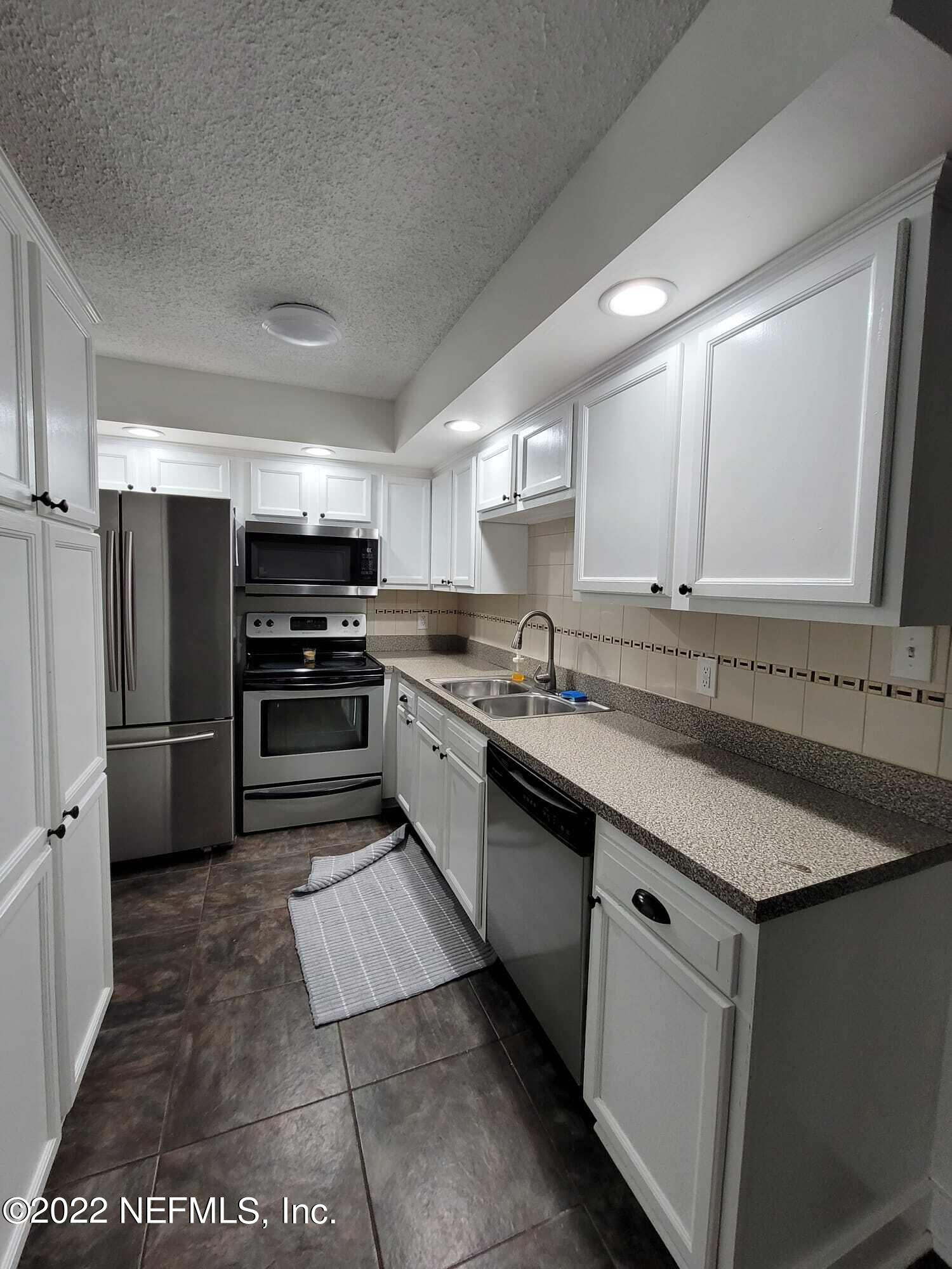 7371 Wheat Road Jacksonville, FL 32244 - Photo 25 of 28 Kitchen