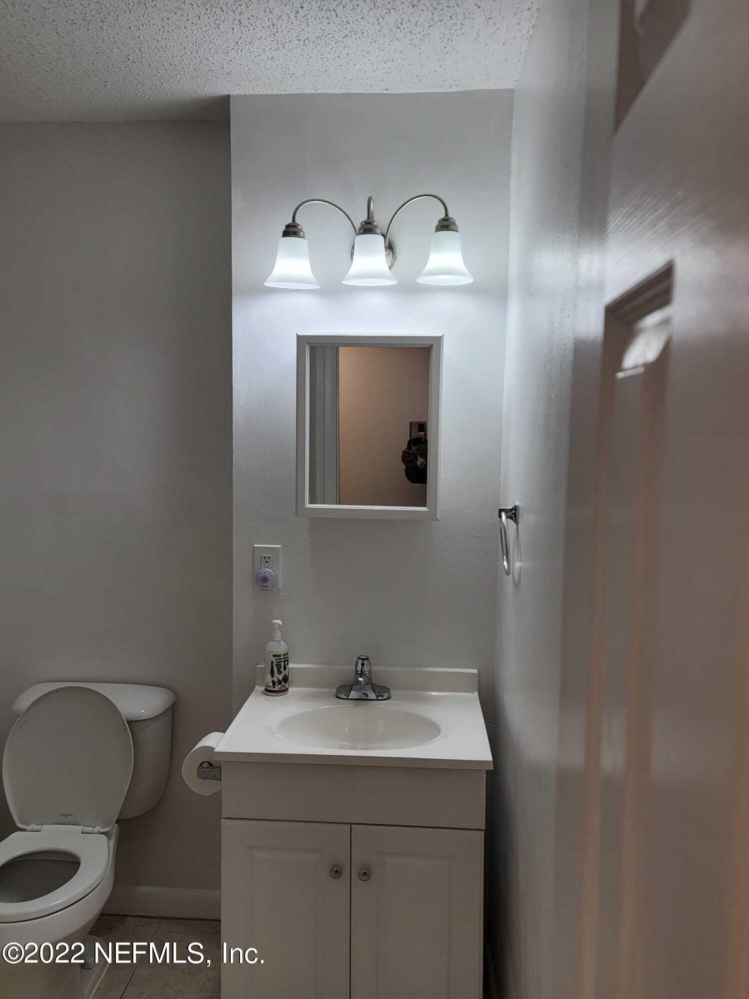 7371 Wheat Road Jacksonville, FL 32244 - Photo 5 of 28 Guest bathroom