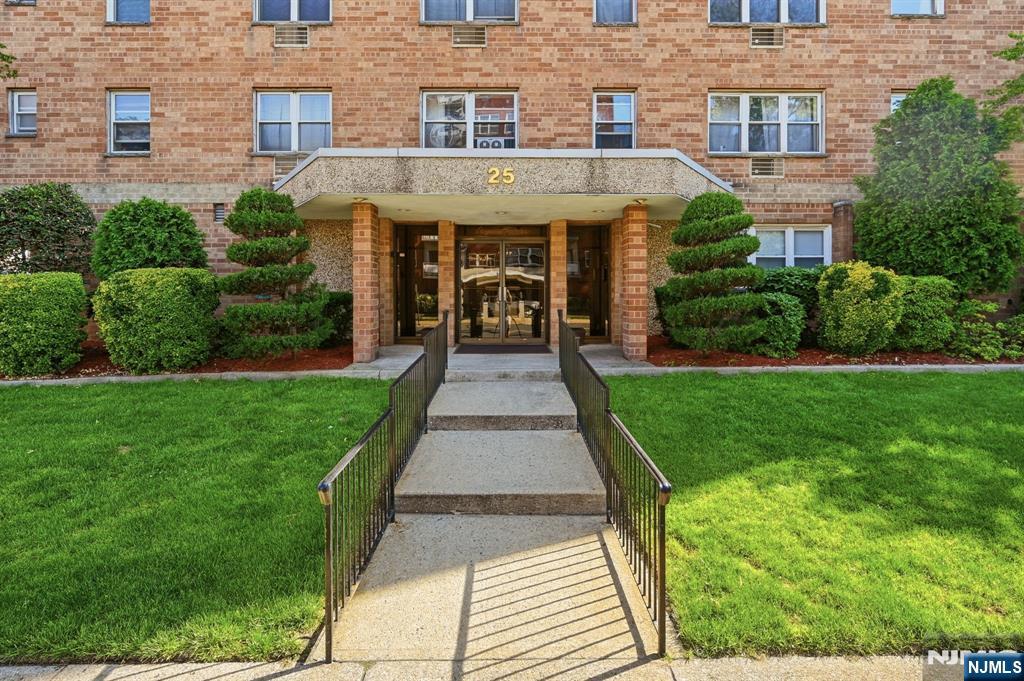 25 Jefferson Street, Unit 2F Hackensack, NJ 07601 - Photo 5 of 29