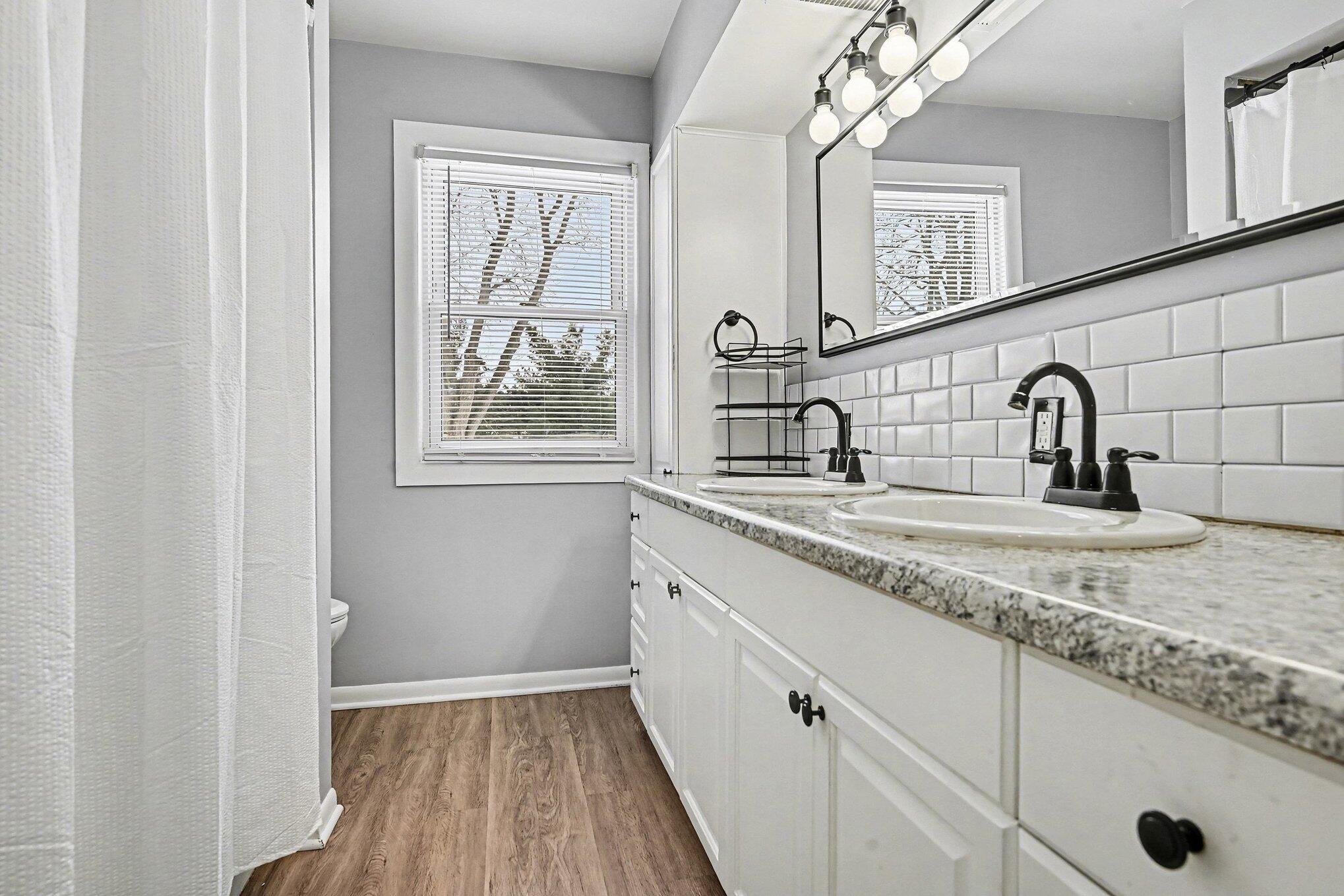 2910 Parchmount Avenue Kalamazoo, MI 49004 - Photo 11 of 28 015_file_5911