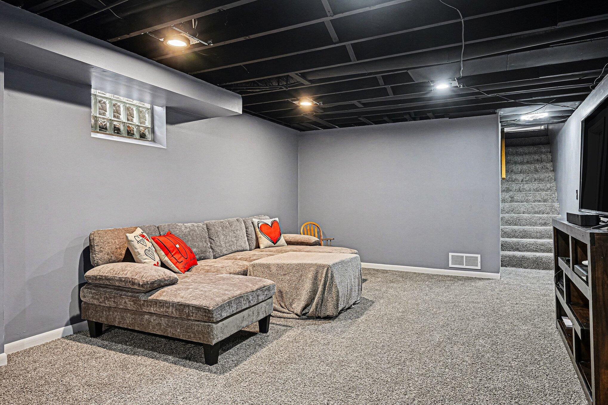 2910 Parchmount Avenue Kalamazoo, MI 49004 - Photo 19 of 28 020_file_3861