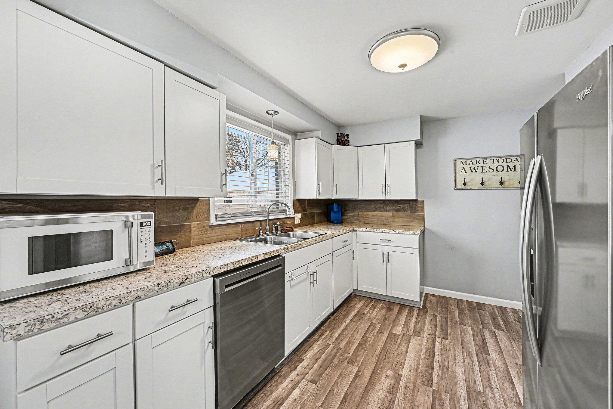 2910 Parchmount Avenue Kalamazoo, MI 49004 - Photo 5 of 28 011_file_9618