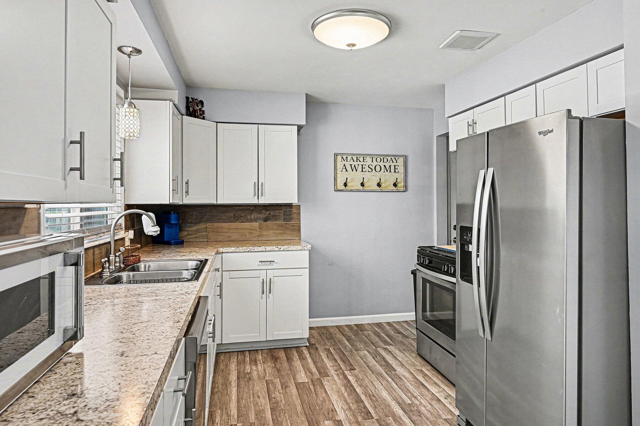 2910 Parchmount Avenue Kalamazoo, MI 49004 - Photo 6 of 28 012_file_7354