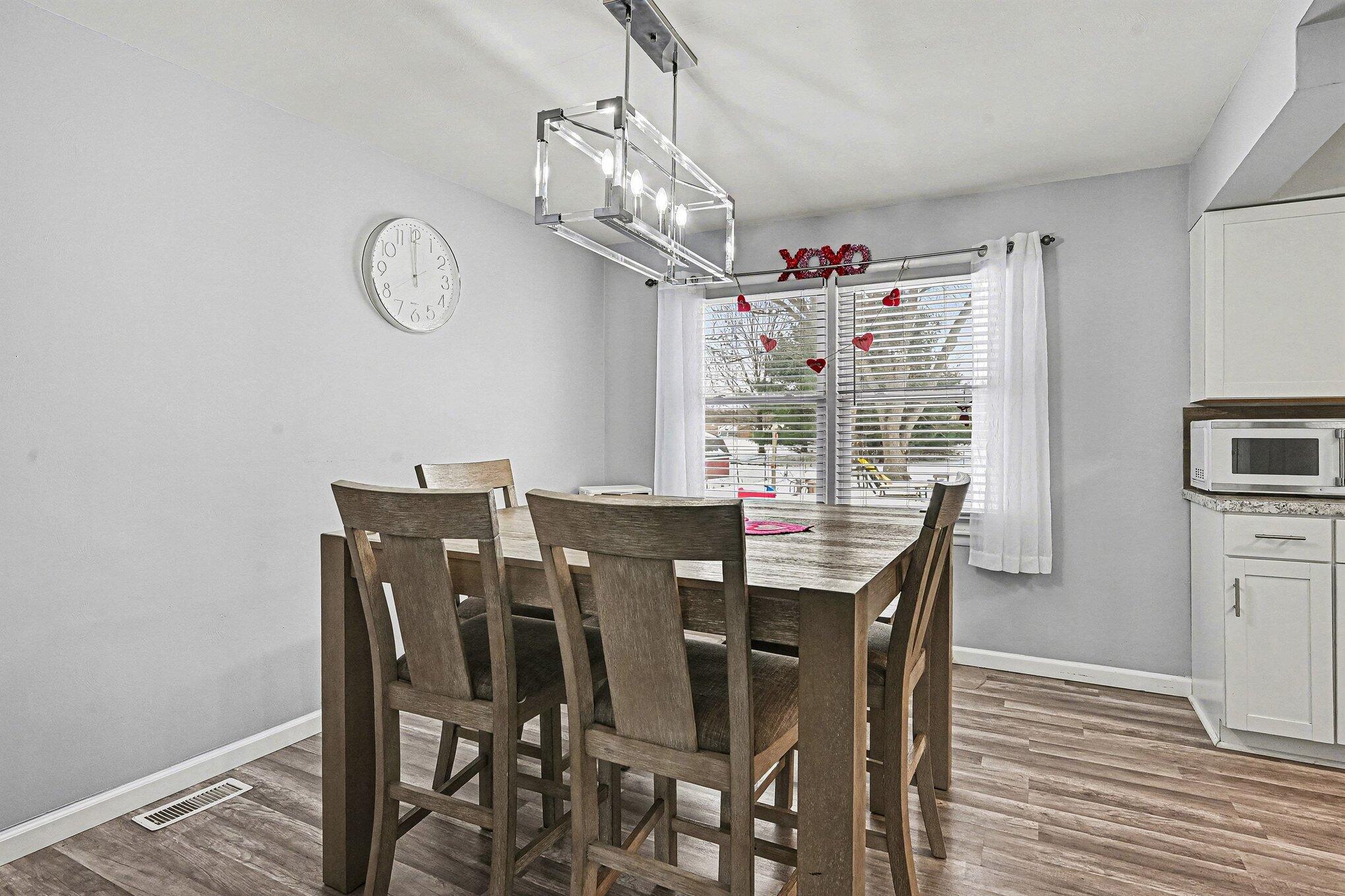 2910 Parchmount Avenue Kalamazoo, MI 49004 - Photo 7 of 28 009_file_2064