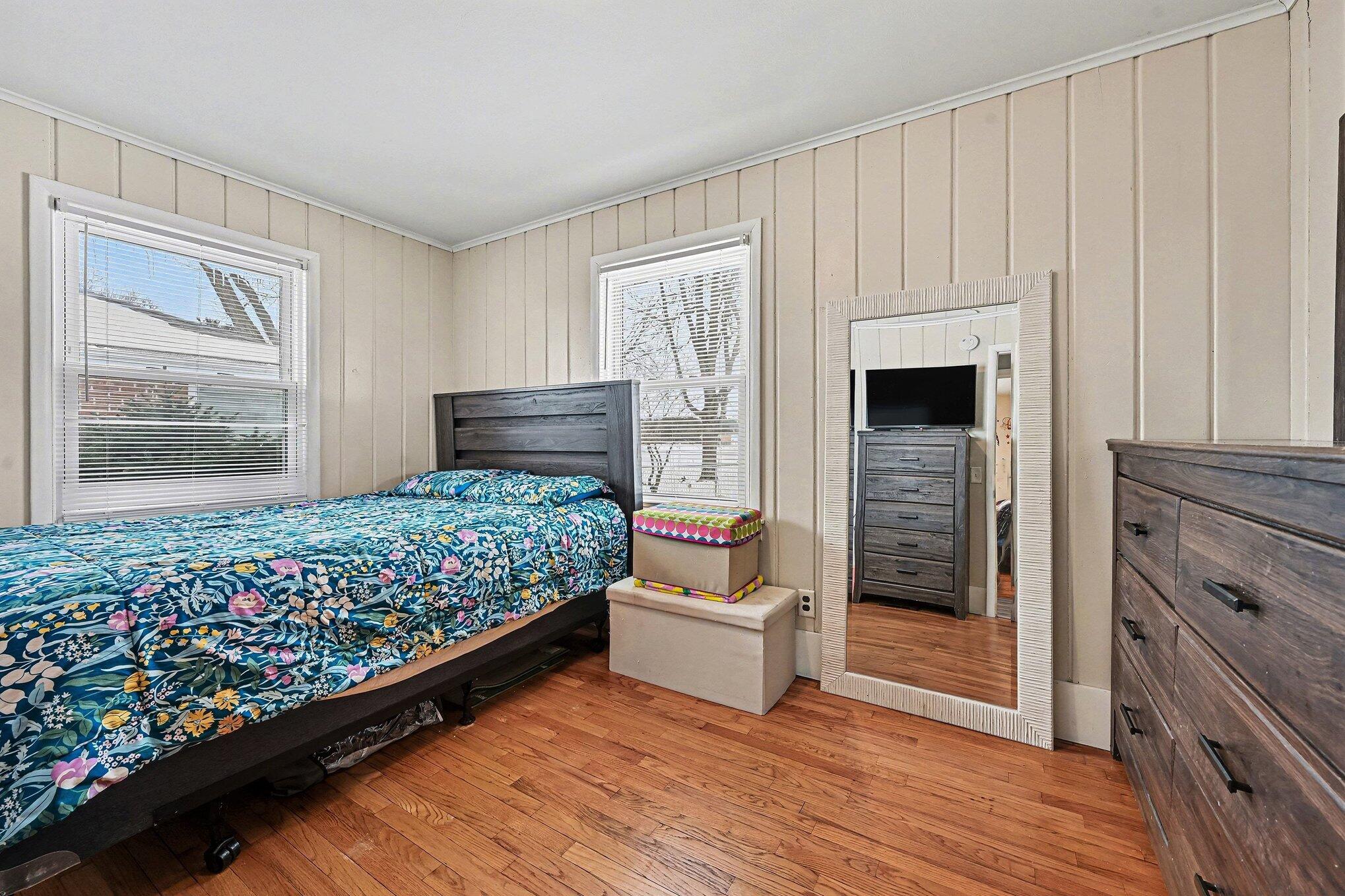 2910 Parchmount Avenue Kalamazoo, MI 49004 - Photo 9 of 28 016_file_8115