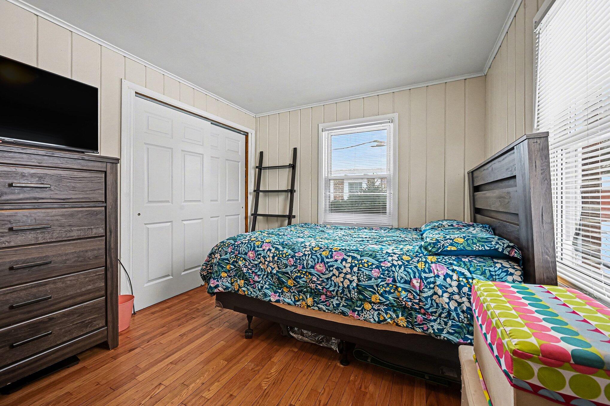 2910 Parchmount Avenue Kalamazoo, MI 49004 - Photo 10 of 28 017_file_4046