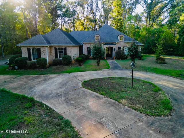 $475,000 | 5933 Fontaine Park Drive, Jackson, MS 39206