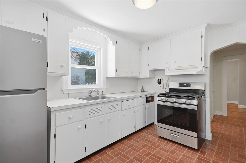 67 Longfellow Road Watertown, MA 02472 - Photo 8 of 18 Gallery Image 8