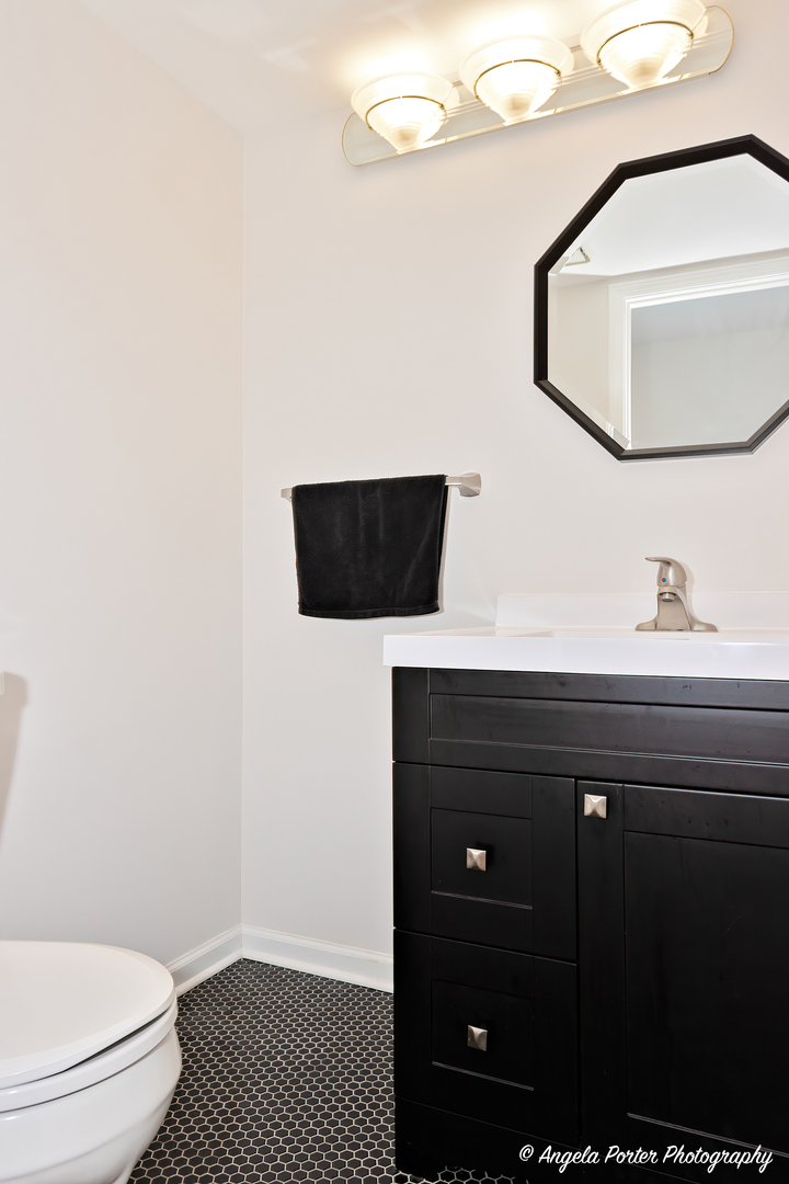 600 Raintree Road Buffalo Grove, IL 60089 - Photo 16 of 46 a bathroom with a sink a toilet and mirror