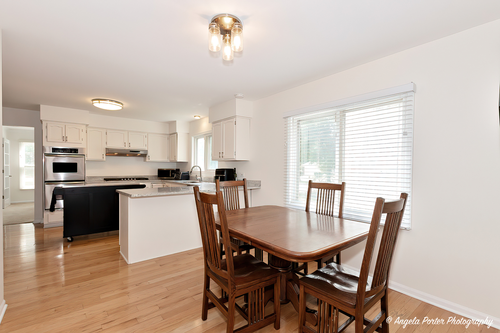 600 Raintree Road Buffalo Grove, IL 60089 - Photo 21 of 46 a kitchen with a dining table chairs and refrigerator