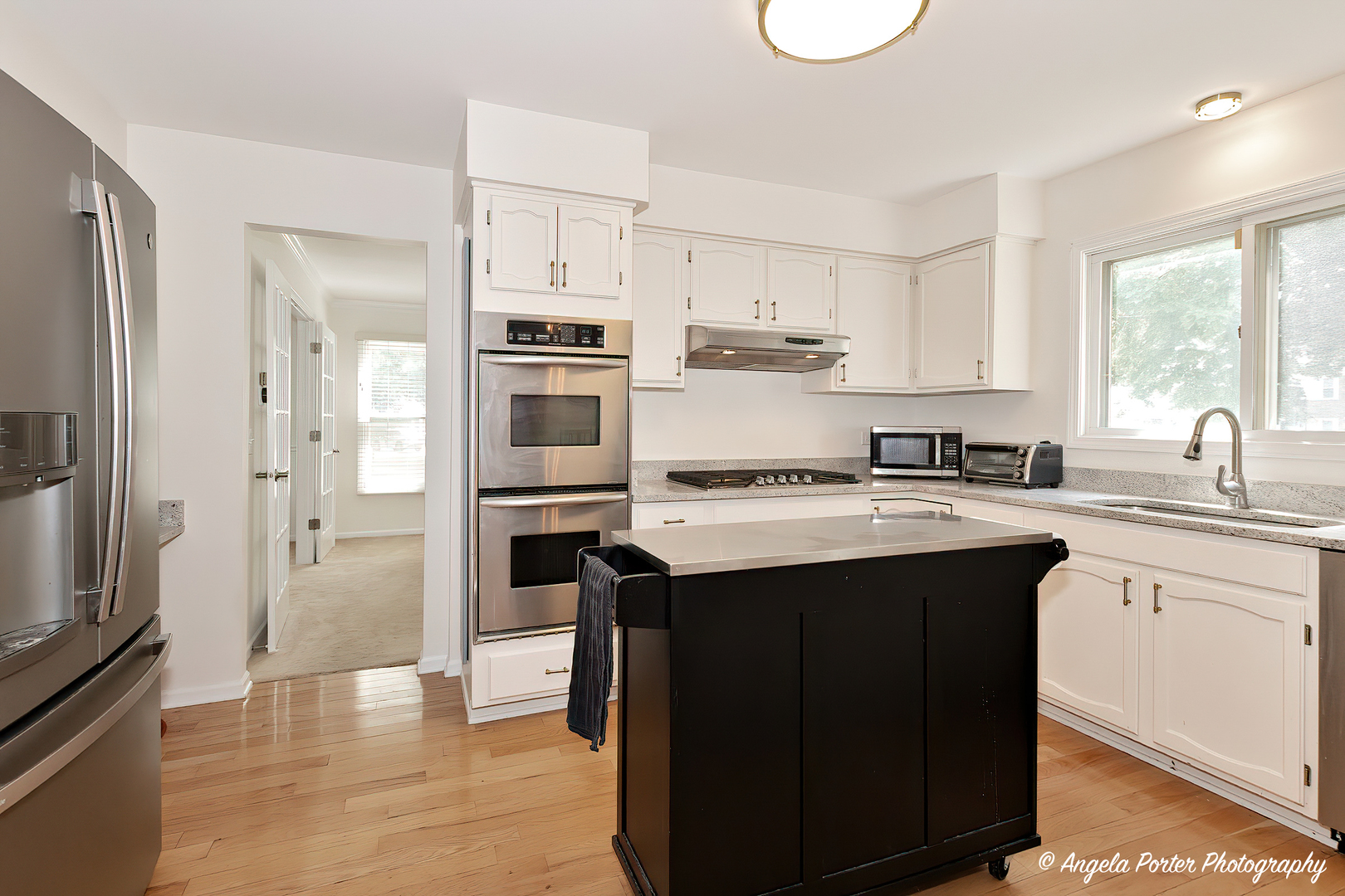 600 Raintree Road Buffalo Grove, IL 60089 - Photo 3 of 46 a kitchen with stainless steel appliances a sink stove and refrigerator