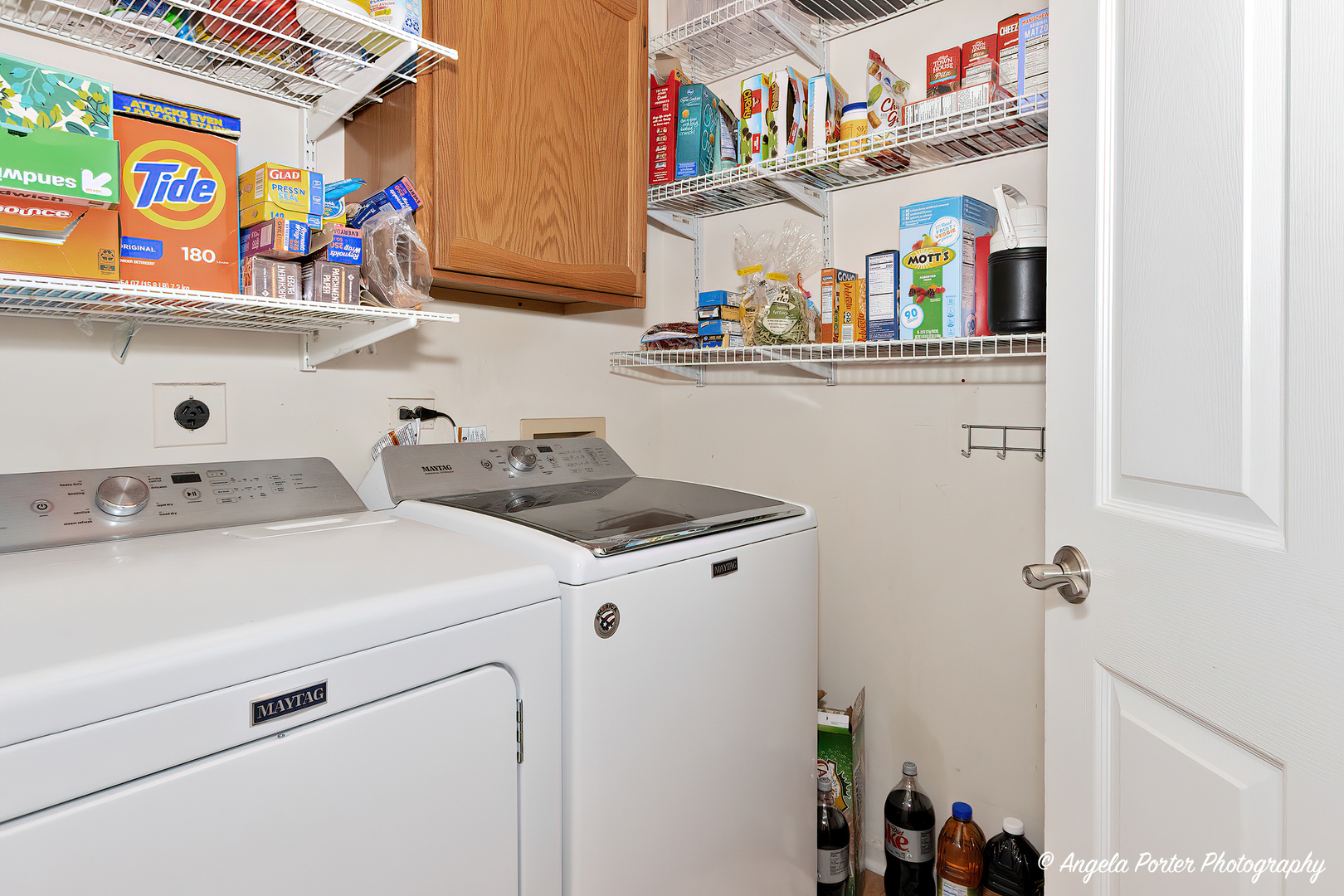 600 Raintree Road Buffalo Grove, IL 60089 - Photo 34 of 46 a utility room with dryer washer and shoe rack
