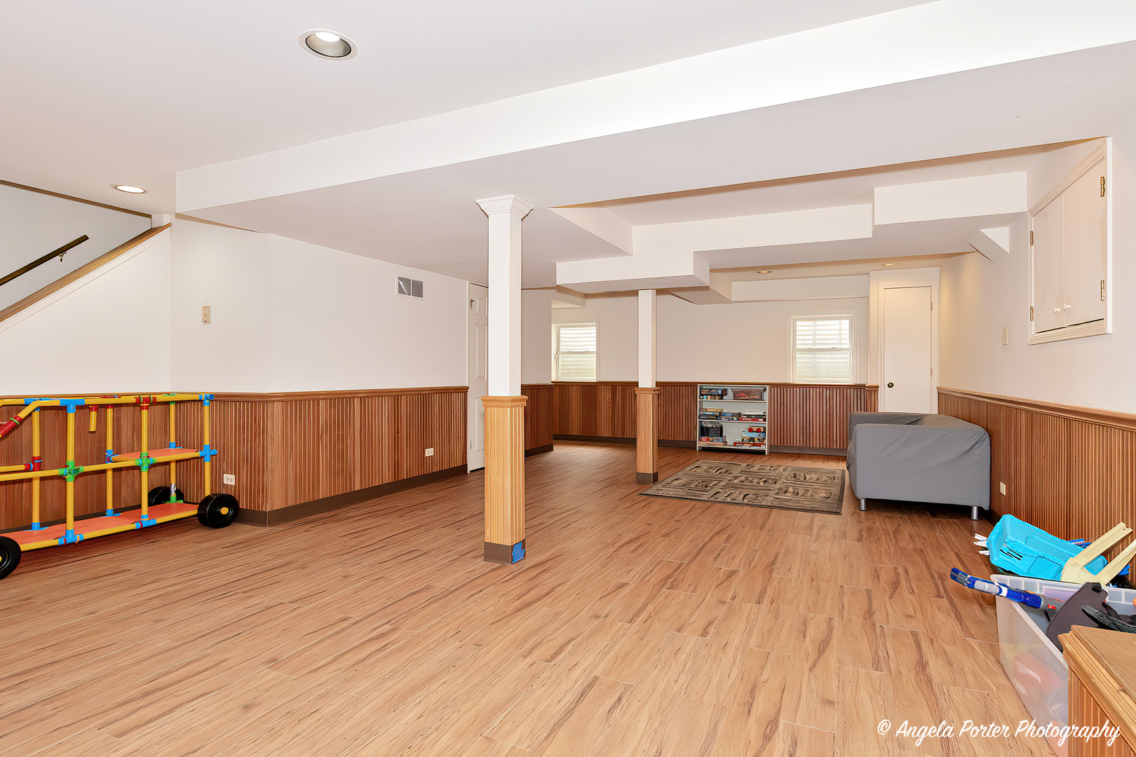 600 Raintree Road Buffalo Grove, IL 60089 - Photo 36 of 46 a living room with furniture and a wooden floor