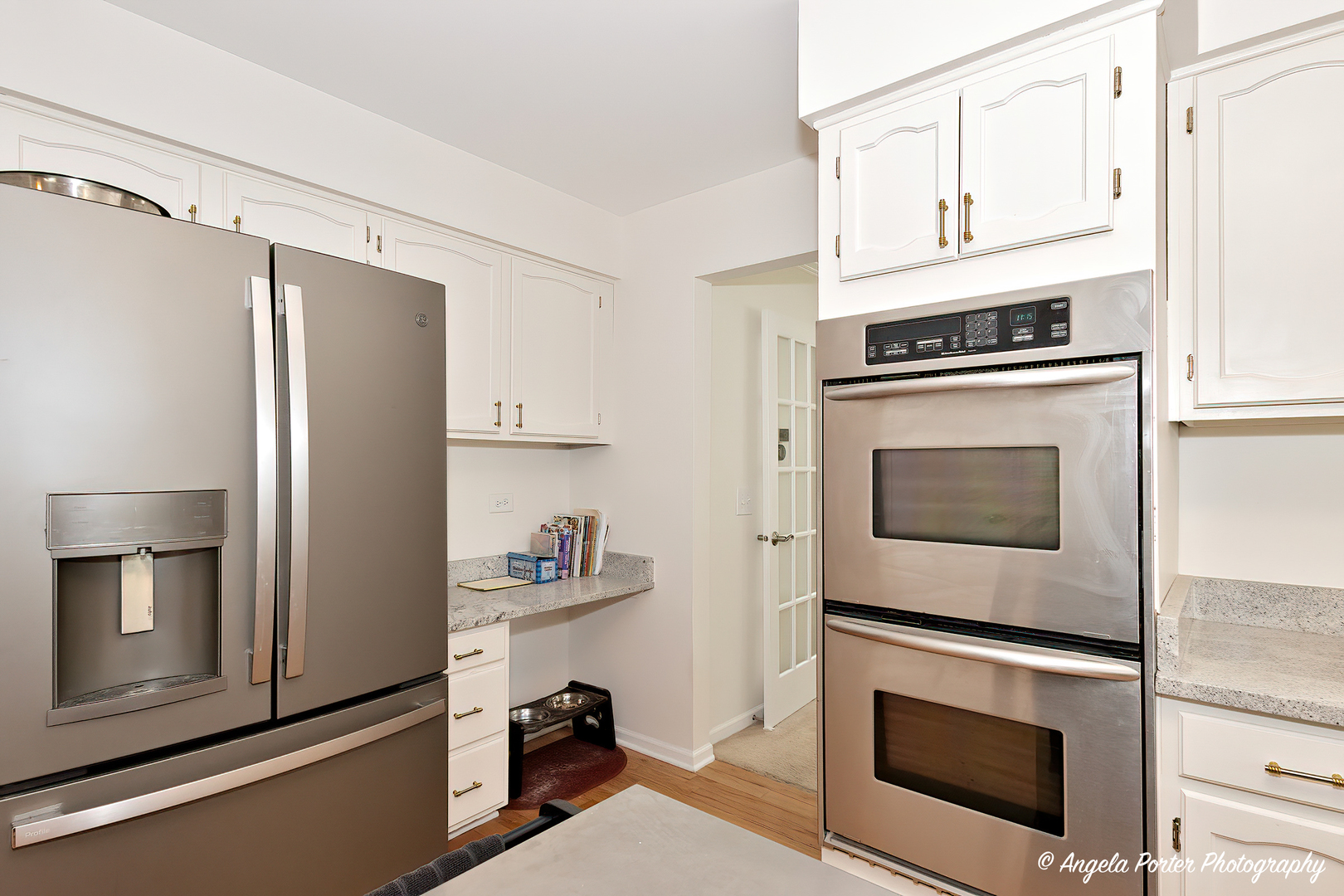 600 Raintree Road Buffalo Grove, IL 60089 - Photo 5 of 46 a kitchen with cabinets and stainless steel appliances