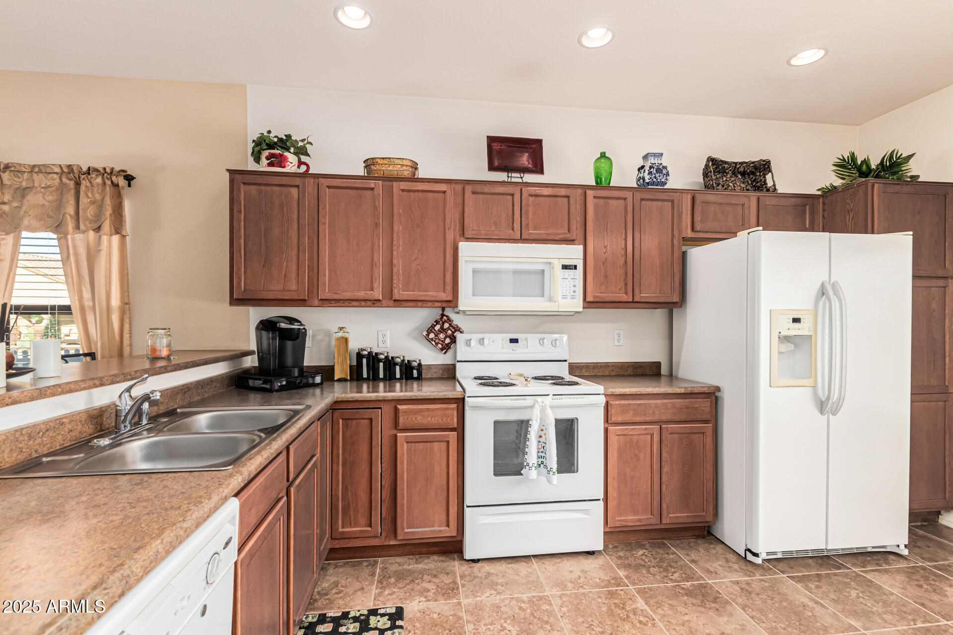 2101 South Meridian Road, Unit 225 Apache Junction, AZ 85120 - Photo 7 of 38 07 Kitchen