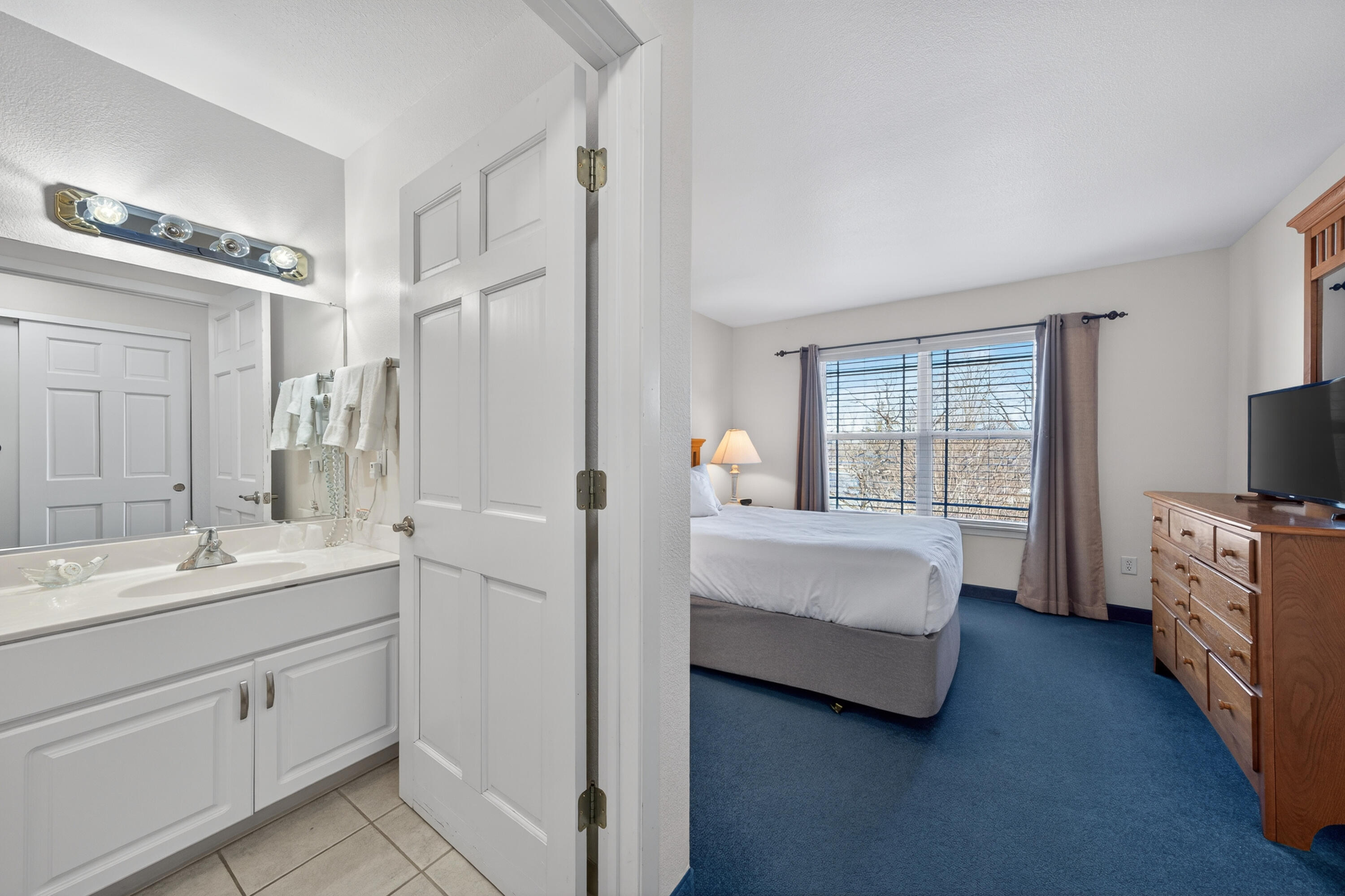 1505 South Shore Drive, Unit 327 Delavan, WI 53115 - Photo 10 of 20 Upstairs Bedroom/Bathroom