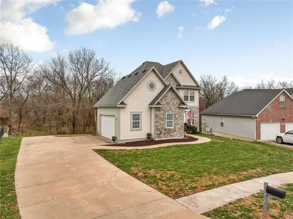 $399,000 | 203 Fairway Drive, Warrensburg, MO 64093