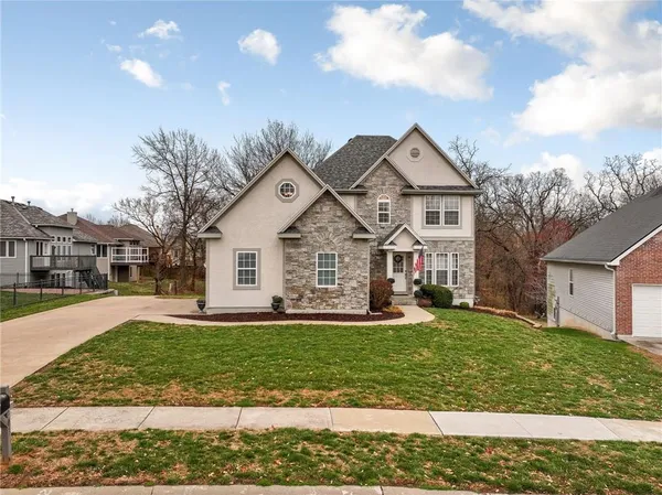 $399,000 | 203 Fairway Drive, Warrensburg, MO 64093
