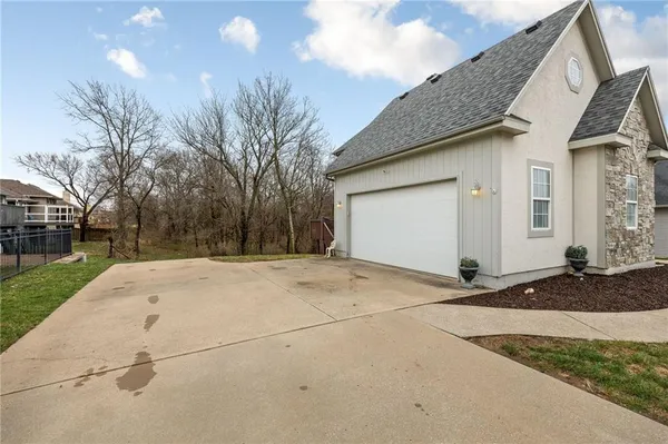 $399,000 | 203 Fairway Drive, Warrensburg, MO 64093