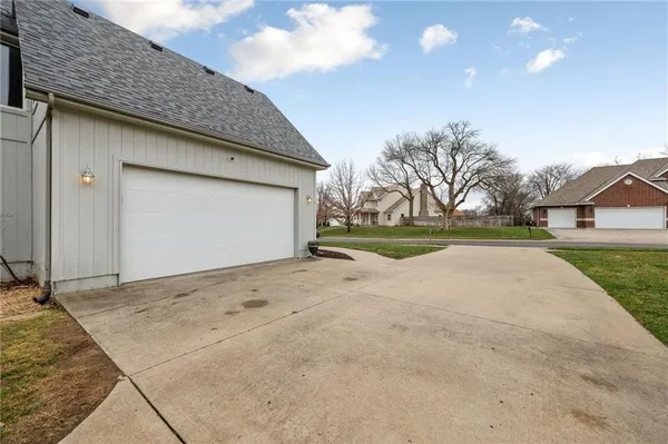 $399,000 | 203 Fairway Drive, Warrensburg, MO 64093